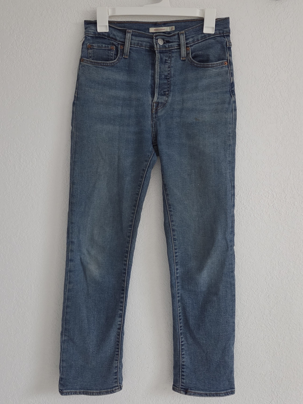 Levi's Women's Straight Leg Jeans in Medium Blue Wash